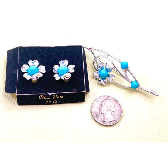 Sarah Coventry Blue Note Clip-on Earrings & Brooch Set - In Original Box - 1967 - Picture 4 of 5